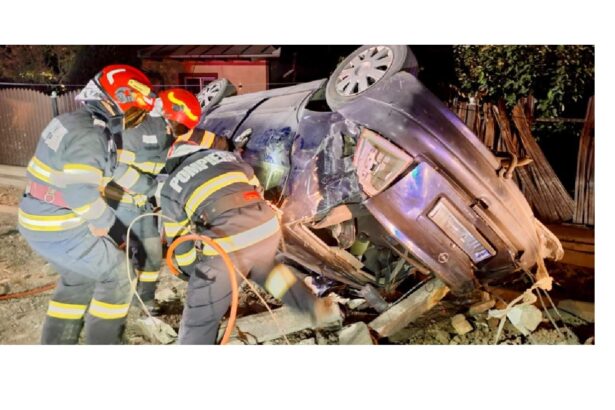 accident cumplit o masina cu patru persoane s a izbit de un stalp o tanara a murit pe loc 68908291060b1
