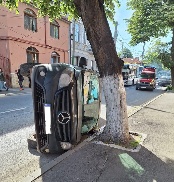 Accident în Constanța: mașina unei tinere s-a răsturnat, șoferul vinovat fiind sub influența alcoolului 1 accident in constanta masina unei tinere s a rasturnat iar soferul vinovat urcase beat la volan 68ab18ccb235c
