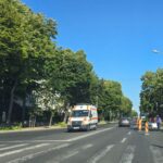 accident pe bulevardul aurel vlaicu din constanta un autoturism a intrat intr un stalp echipajele de urgenta intervin la fata locului 689ccd0c3b196