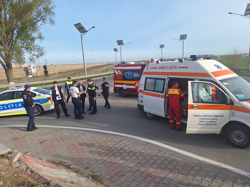 accident rutier grav cu doua masini intre mihail kogalniceanu si targusor a fost trimisa ambulanta pentru urgente de cel mai inalt nivel 6895e4bc2eee1