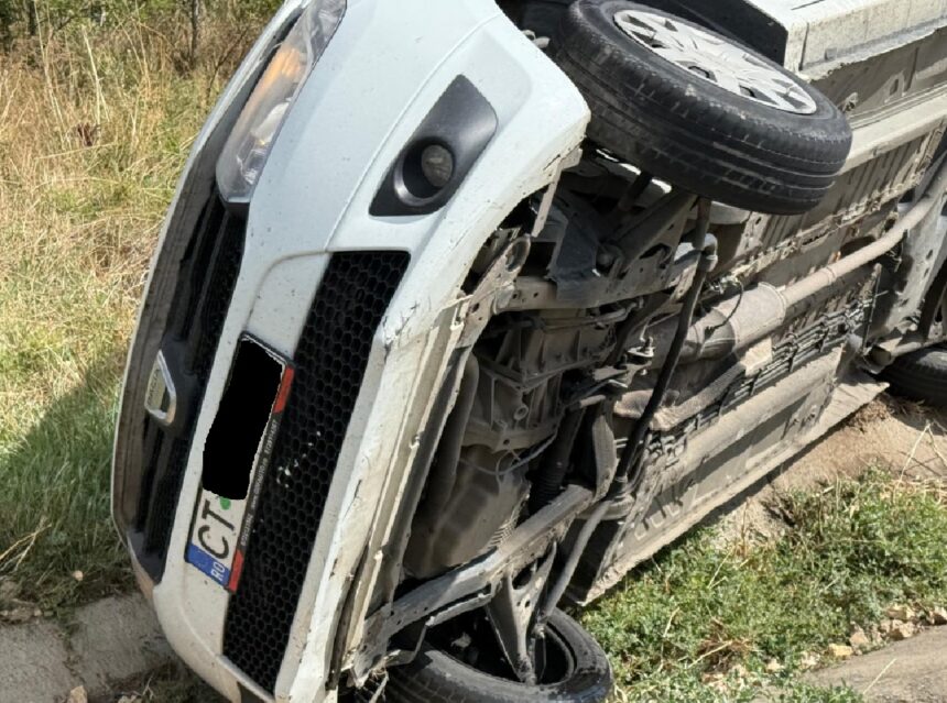accident rutier in centrul satului nisipari un autoturism s a rasturnat 68959ae0b200e