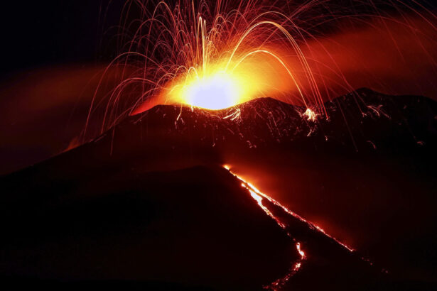 alerta aeriana in sudul italiei dupa ce vulcanul etna a erupt din nou 68ad50b916401
