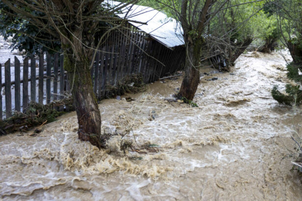 alerta de inundatii cod galben de viituri in 11 zone pana luni la pranz harta 688f4101560de