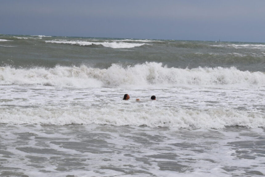 alerta in jupiter trei persoane sunt in pericol de inec 68a0510f77a80
