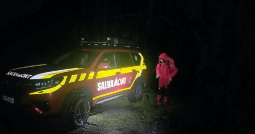 alerta in muntii rodnei 11 turisti dintre care sapte copii s au ratacit pe traseu salvamontistii intervin in conditii dificile 68a0f4aa78deb