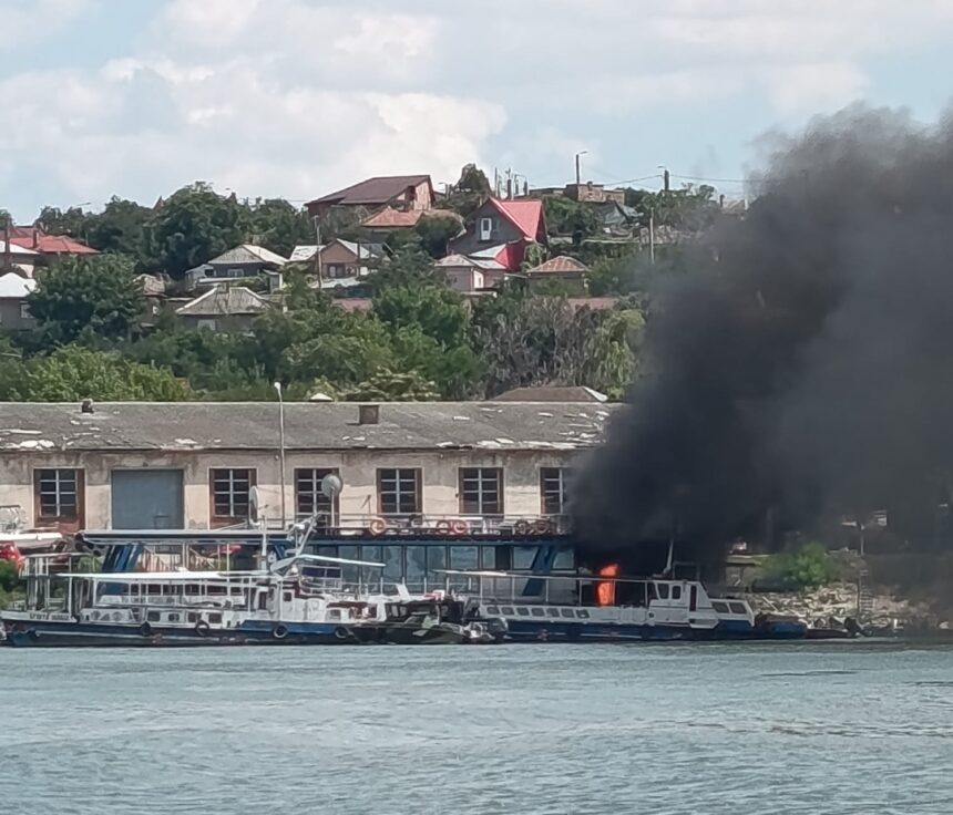 ALERTĂ! Incendiu pe un ponton în municipiul Tulcea 1 alerta incendiu la un ponton de pe raza municipiului tulcea 688f542b18f53