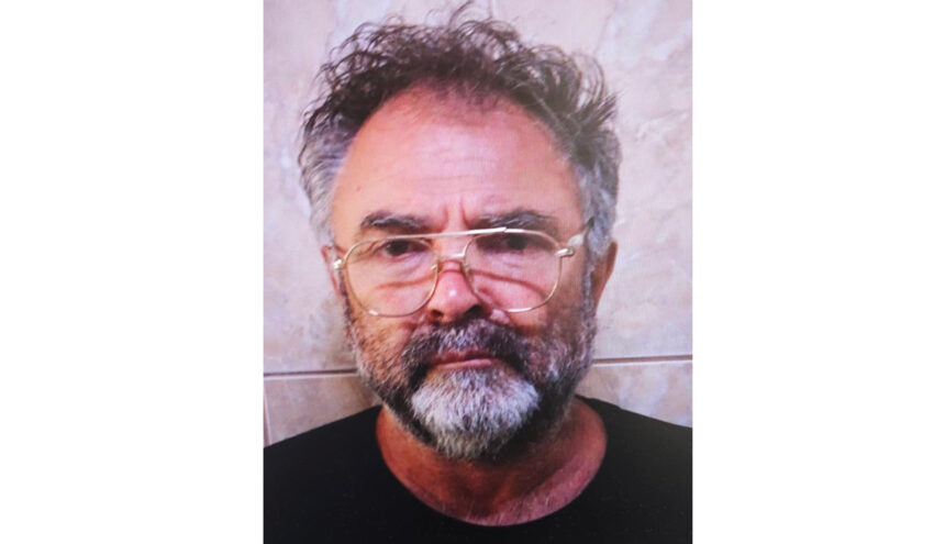 ALERTĂ! Un deținut a EVADAT prin geamul ambulanței în timp ce era transportat la penitenciar 1 alerta un detinut a evadat pe geamul ambulantei care il ducea la penitenciar 689cbef310003