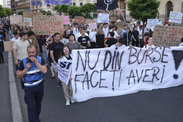 anosr sistemul de burse a fost constant subfinantat iar acum va scadea la jumatate 44 000 de studenti afectati 689d8ccabcd5f
