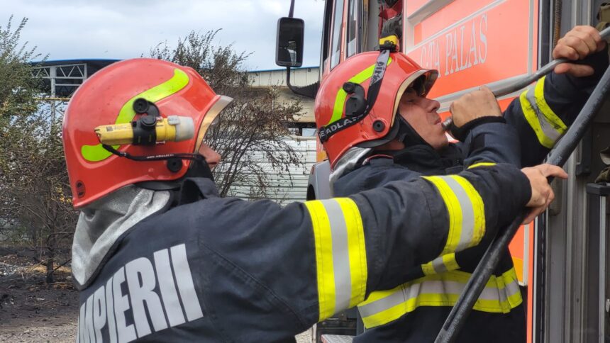 arde un apartament de pe aleea umanitatii din constanta intervin pompierii cu mai multe autospeciale 68aad97ce57fd