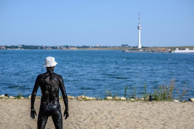 Avertisment oficial: nămolul vândut pe plajele din România este refolosit și nu are calități terapeutice. 1 avertisment oficial namolul vandut pe plajele din romania este refolosit nu are calitati terapeutice 689c7fa59decf