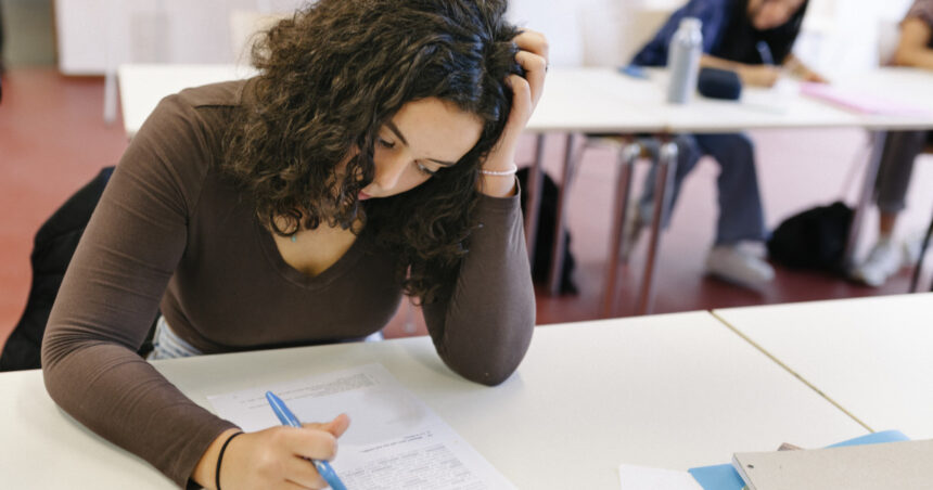 BAC 2025, sesiunea de toamnă: Subiectele și baremele de corectare la matematică și istorie sunt disponibile 1 bac 2025 sesiunea de toamna subiectele si baremele de corectare la matematica si istorie au fost publicate 689b3012383dc