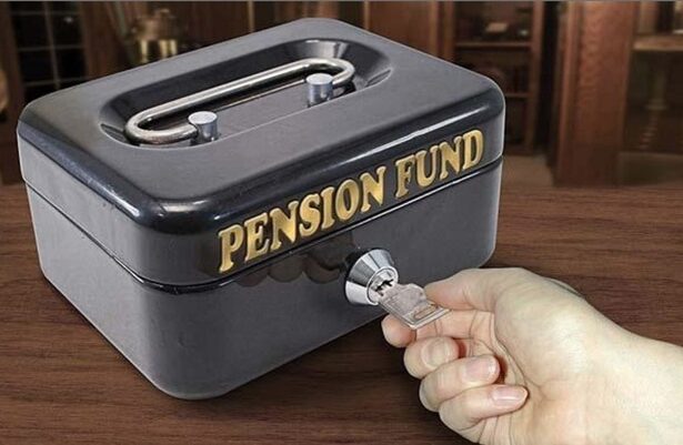 banii din pensii private pilonul ii si pilonul iii vor putea fi incasati prin retragere programata sau pensie viagera suma forfetara poate fi pana la 25 confirmare 6894c0dd44527
