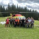 branza evacuata cu elicopterul black hawk de la stanele din brosteni foto 689600bb497be