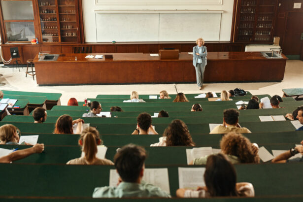 calendarul anului universitar 2025 2026 cand incep cursurile la facultate si cand sunt programate vacantele studentilor 68a3fa160b408