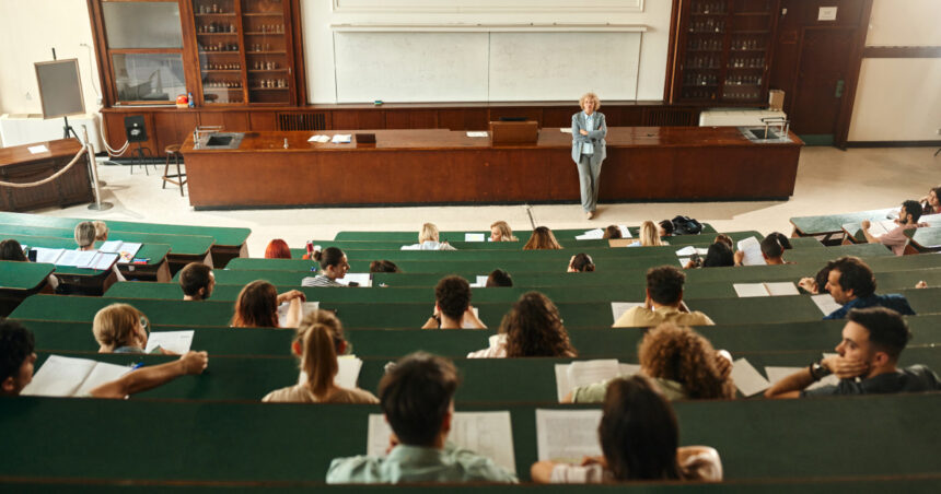 calendarul anului universitar 2025 2026 cand incep cursurile la facultate si cand sunt programate vacantele studentilor 68a3fa160b408