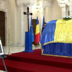 Cât costă sicriul Lincoln în care a fost depus trupul lui Ion Iliescu: Prețul dezvăluit de Gabriela Lucuțar 2 cat costa sicriul lincoln in care a fost depus trupul lui ion iliescu pretul dezvaluit de regina intunericului gabriela lucutar 689453e7e50ea