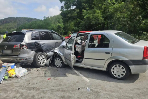 cinci romani au fost raniti intr un grav accident rutier in bulgaria soferul vinovat ar fi fost drogat 688cd45f6b5b2