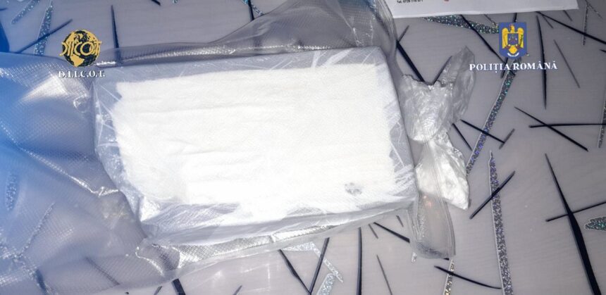 cocaina de 85 000 de euro gasita in urma unei perchezitii in lumina suspectul a fost retinut pentru trafic de droguri 689c8a456d119