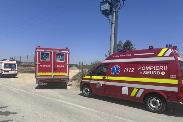 coliziune intre trei masini intre constanta si cumpana o victima primeste ajutor de la echipajul smurd 689b62e8ef39f