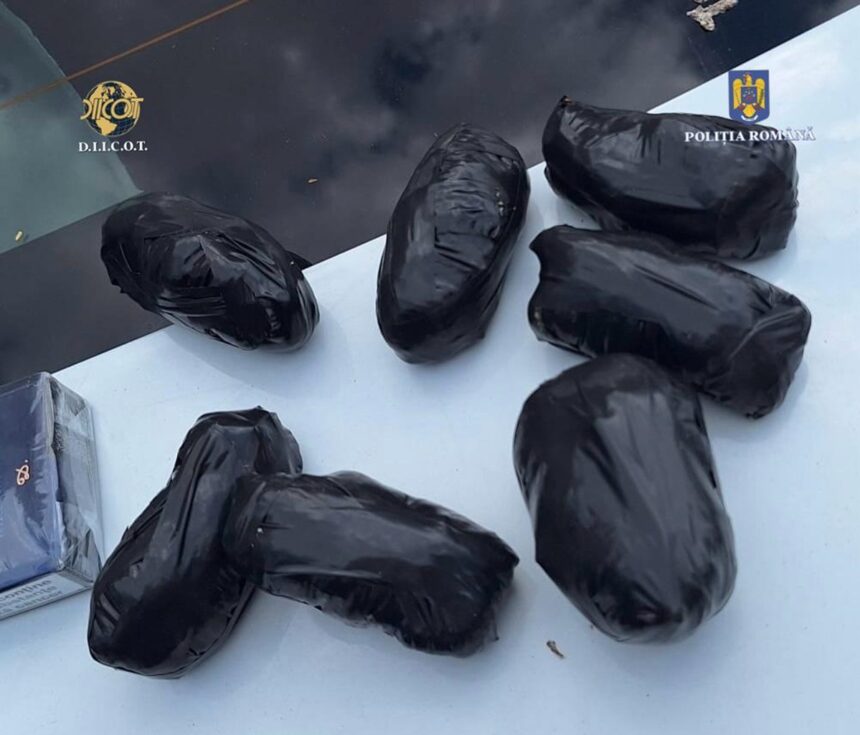 constanta tanar prins in flagrant cand voia sa vanda substante interzise propus spre arestare barbatul avea pregatit aproape 1 kg de canabis 68ac758ee845b