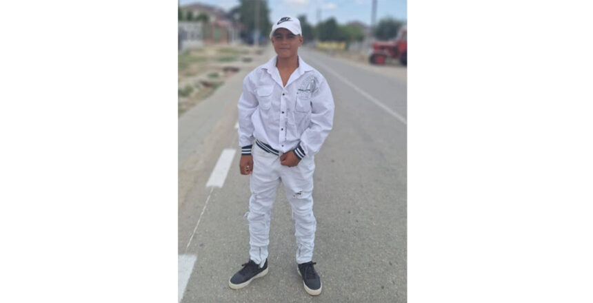 Constanța: Un minor de 13 ani a DISPĂRUT în timp ce aștepta autobuzul împreună cu tatăl său. Apelați la 112 dacă îl vedeți. 1 constanta un minor de 13 ani a disparut de langa tatal sau in timp ce asteptau autobuzul apelati la 112 daca il vedeti 689461f3e4de0