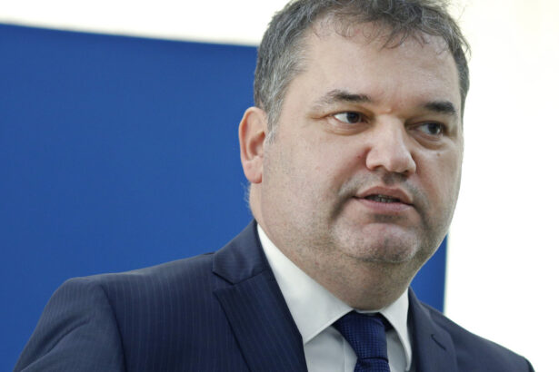 cseke attila anunta ca vor fi taiate 40 000 de posturi in administratia locala impactul financiar este de 22 miliarde de lei anual 689a4b9210c69