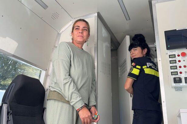 dana marijuana a cerut sa ii fie schimbata adresa unde executa arestul la domiciliu 689e649142b54