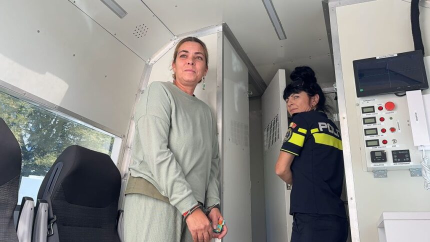 dana marijuana a cerut sa ii fie schimbata adresa unde executa arestul la domiciliu 689e649142b54