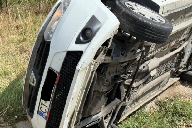 doua autoturisme s au ciocnit pe dj 229 aproape de hanul kartali una dintre masini s a rasturnat 688f93756d287