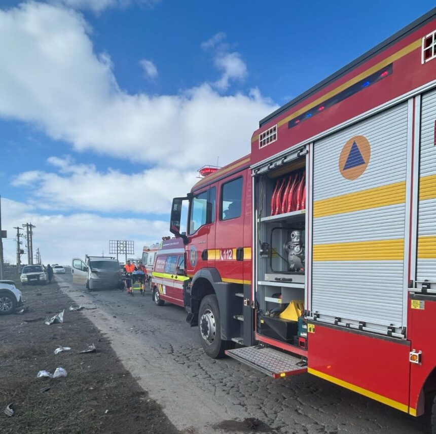 doua autoturisme s au ciocnit pe dn39 intre agigea si eforie nord echipaje medicale trimise la fata locului 688cb847dc06c