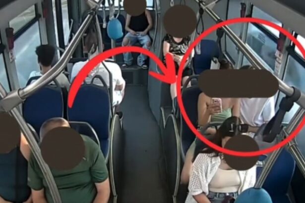 doua persoane amendate dupa ce au fost surprinse fumand intr un autobuz la constanta 68a4a09ecd6e3