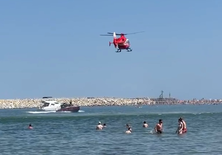 elicopterul smurd trimis de urgenta in mosneni aproape de 23 august o persoana a fost scoasa inconstienta dintr o piscina 6890a228c6ffa