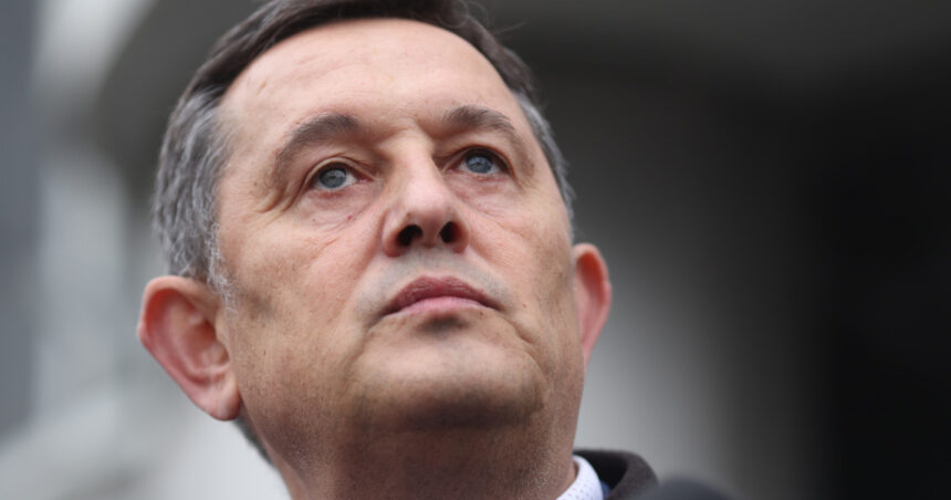 Eurodeputatul AUR, Gheorghe Piperea: Opoziţia pregăteşte 6 moţiuni de cenzură împotriva guvernului Bolojan, precum şi o plângere la CEDO. 1 eurodeputatul aur gheorghe piperea opozitia pregateste 6 motiuni de cenzura impotriva guvernului bolojan plangere si la cedo 68b1b81816e0e