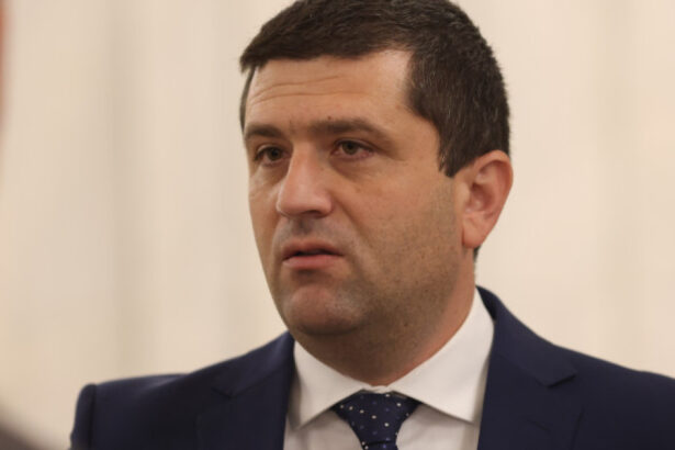 exclusiv radu miruta companii ale statului roman sunt de fapt niste instrumente prin care se bate joc de statul roman le controlez pe toate 68a8ba7eb4e29