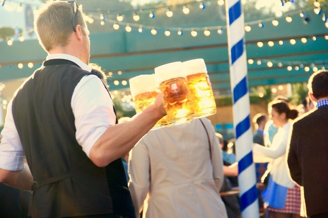 Festivalul Oktoberfest - prima ediție organizată în România 1 festivalul original oktoberfest organizat pentru prima data in romania 68a6fd9ab3c64