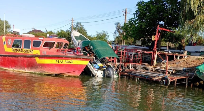 foto accident naval in delta dunarii la crisan cu o ambarcatiune in care se aflau si doi copii 688e3775752dc