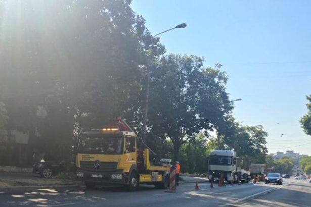 foto atentie soferi o banda de cirulatie de pe bulevardul tomis blocata vezi ce se intampla aici 68919f5db8ae0
