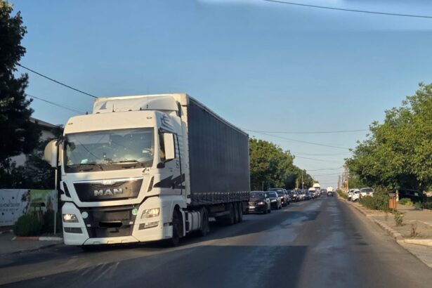 foto consiliul judetean constanta va reabilita dj 226c drumul ocolitor al comunei lumina soferii asteapta in coloana zeci pe minute pentru a iesi pe e87 6891789f95995