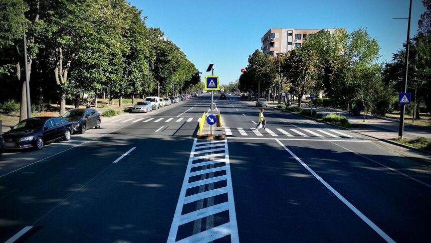 Constanța: treceri de pietoni cu refugiu și iluminat intermitent pe bulevardul Lăpușneanu 1 foto constanta treceri de pietoni cu refugiu si iluminat intermitent pe bulevardul lapusneanu 68b014f714da2