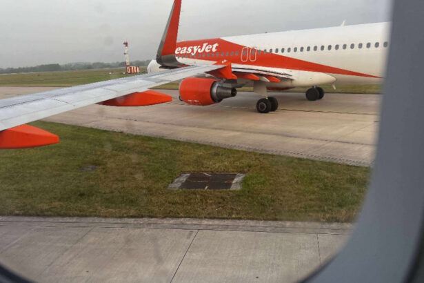 foto doua avioane au intrat in coliziune pe aeroportul din manchester tot avionul a tremurat a fost o lovitura puternica 689f016d75b36