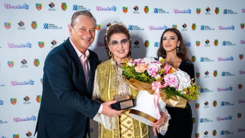 foto final spectaculos la festivalul national al cantecului si dansului popular romanesc mamaia 2025 irina loghin a primit trofeul mamaia nostalgia 68b308d21f9ca