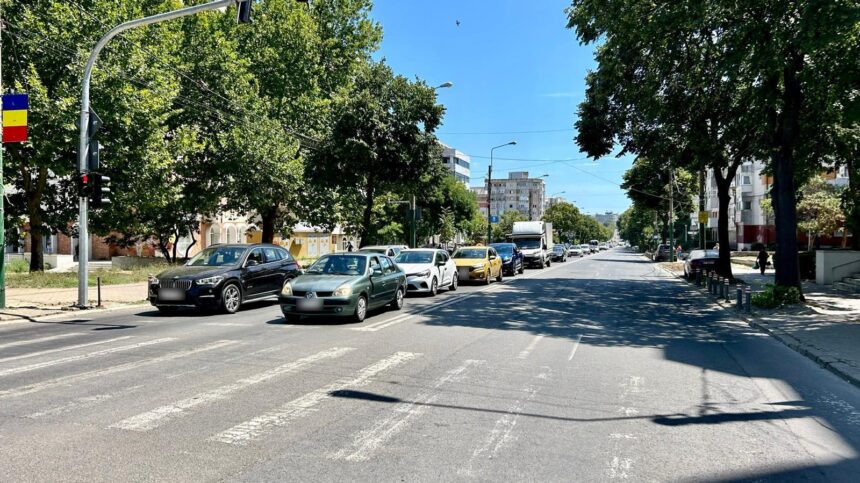 foto trafic de cosmar pe bulevardul tomis bulevardul alexandru lapusneanu si strada soveja incepand de luni incep lucrarile de reabilitare a carosabilului si a zonei pietonale 688ca6ae38d46