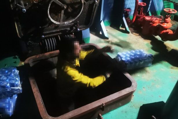 foto tulcea descoperire incredibila pe un vapor ce au descoperit politistii intr un buncar de pe prova navei 6899b6146d911