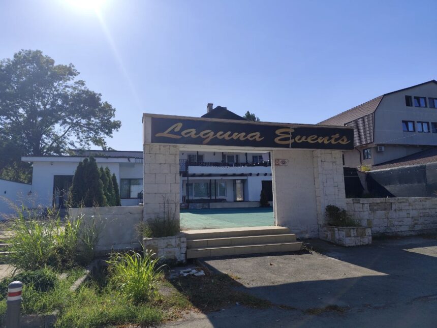 Un restaurant emblematic din Satul de Vacanță, scos la vânzare: proprietarii speră să obțină 1,6 milioane de euro 1 foto un restaurant emblematic din satul de vacanta scos la vanzare proprietarii spera sa obtina 16 milioane de euro 68a14ab12c510