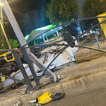 foto un tanar sofer a pierdut controlul masinii si s a rasturnat dupa ce a lovit un refugiu de tramvai in bucuresti 68ad57c155472