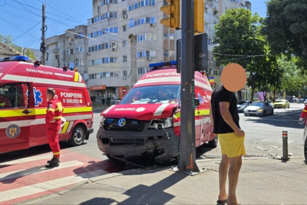 foto video accident cu o autospeciala smurd si un bmw la intersectia de la capela militara 68973d3fbac86