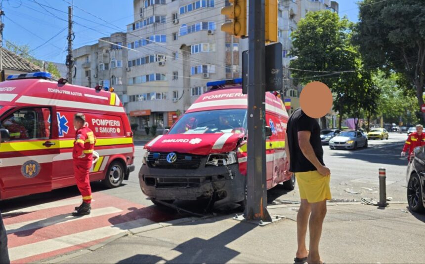 Accident între o autospecială SMURD și un BMW, la intersecția de la Capela Militară! 1 foto video accident cu o autospeciala smurd si un bmw la intersectia de la capela militara 68973d3fbac86