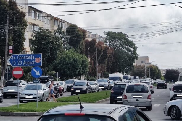 foto video ambuteiaj la iesire din mangalia spre vama veche cozi kilometrice si nervi intinsi la maxim 68b4027855ea1
