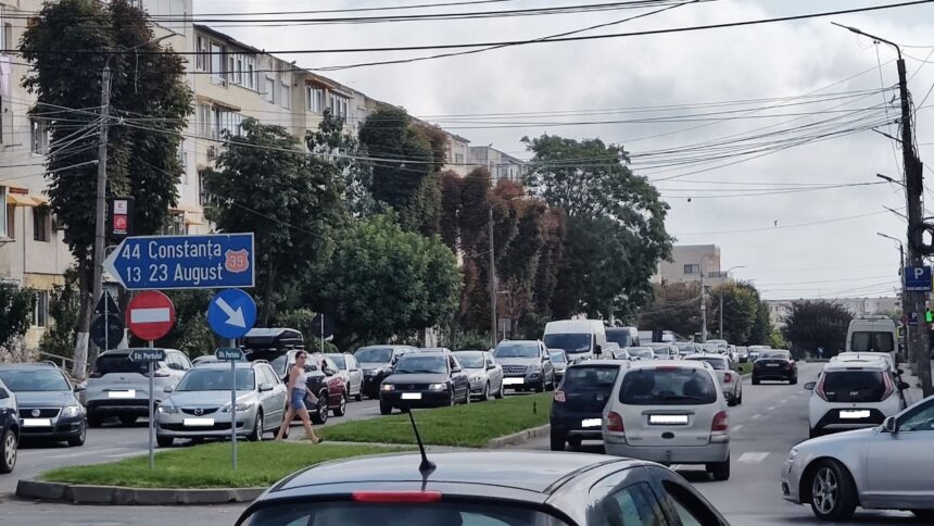 foto video ambuteiaj la iesire din mangalia spre vama veche cozi kilometrice si nervi intinsi la maxim 68b4027855ea1