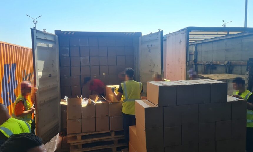 foto video contrabanda de 4 milioane de euro descoperita in portul constanta sud agigea marfa era intr un container venit din emiratele arabe unite 689c3cf15971a